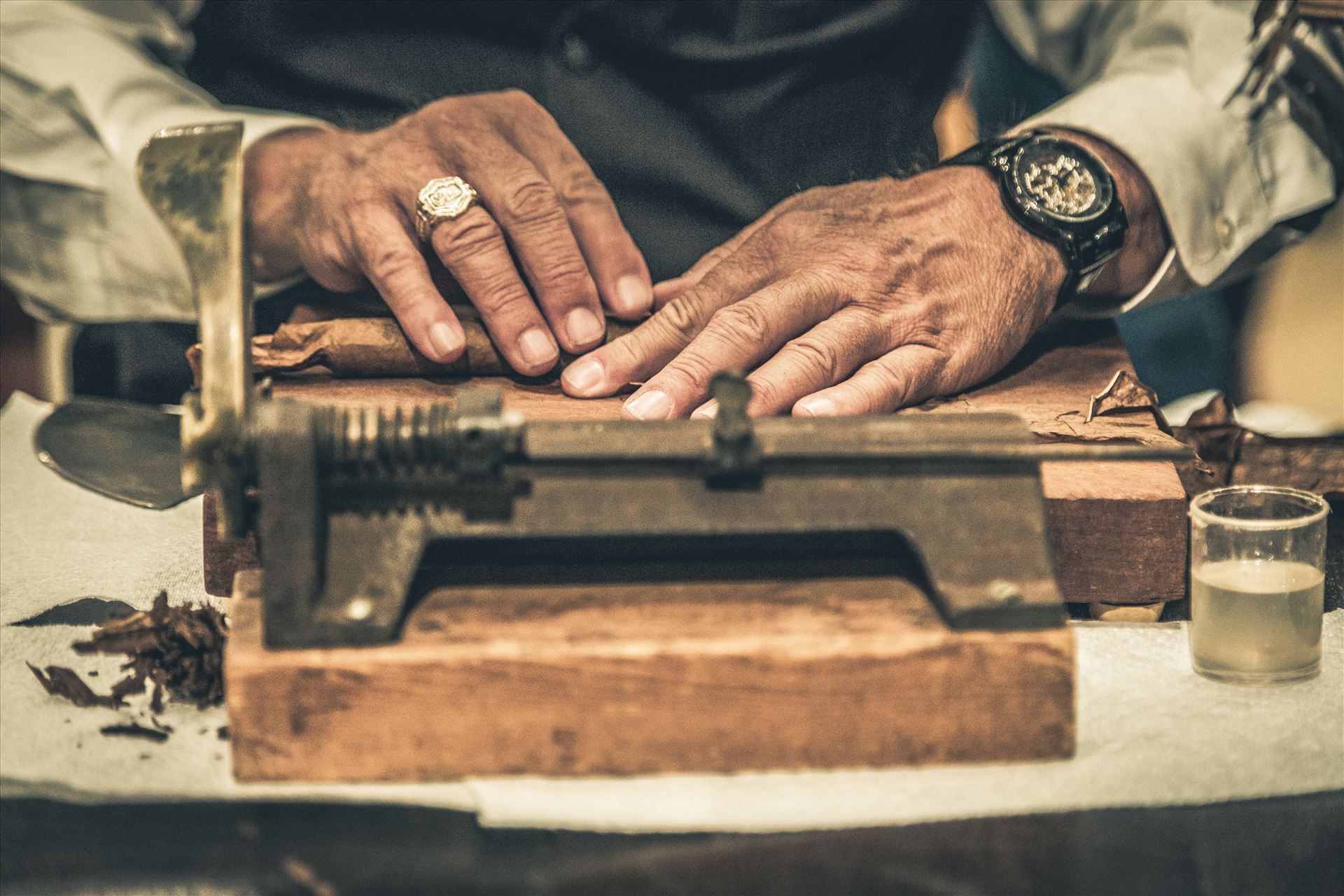 Rollin - A skilled trocedor finshes a cigar with a fine wrap. by Scott Smith Photos